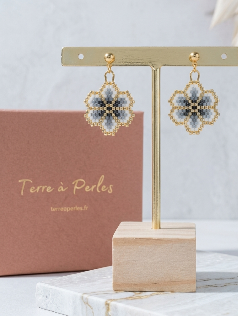 Boucle d'oreille Pendante Petite Fleur