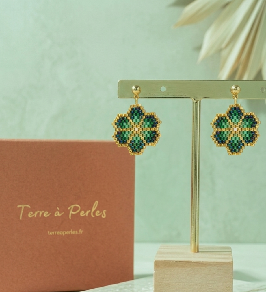 Boucle d'oreille Pendante Petite Fleur