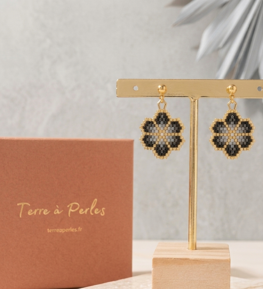Boucle d'oreille Pendante Petite Fleur