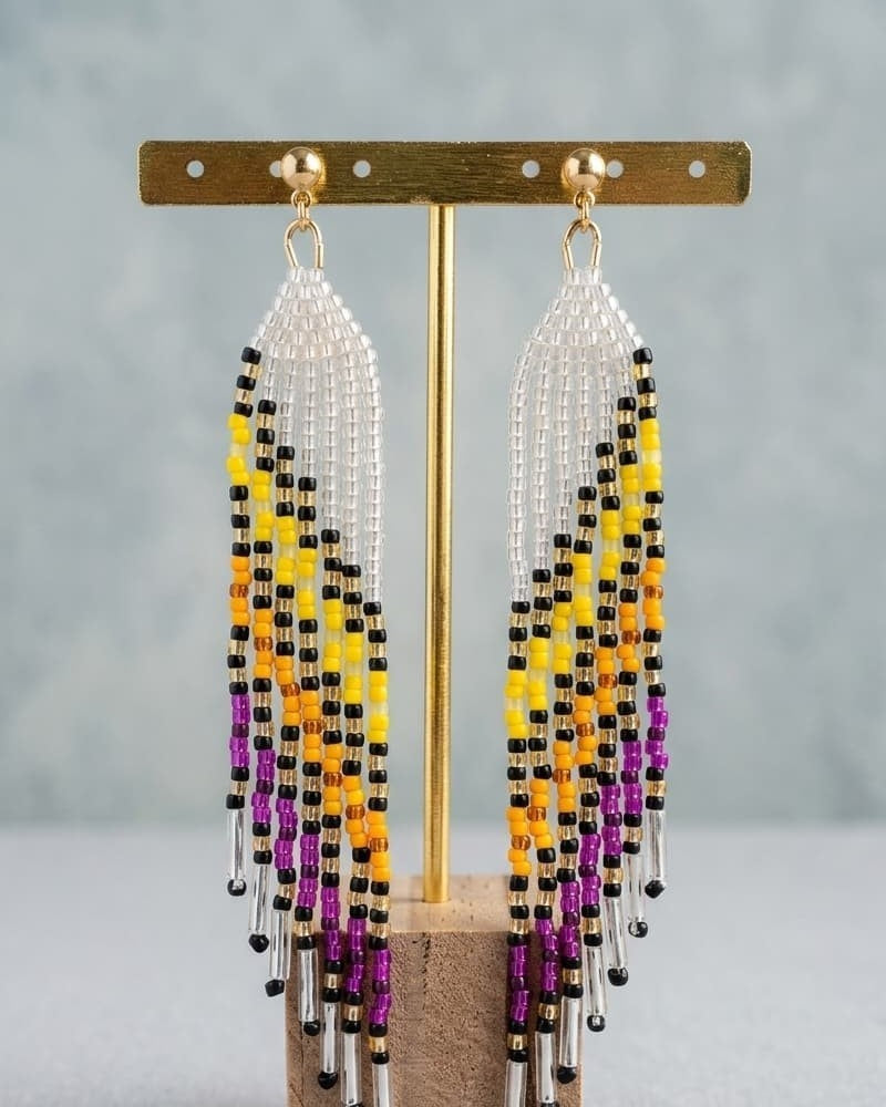 Boucles d'oreilles ailes longues franges perles de verre multicolore jaune, orange et violet, détail acier inoxydable doré - Terre à Perles