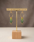 Boucles d'oreilles à franges Émeraude, perles dégradées vertes, finition acier inoxydable doré - Terre à Perles.