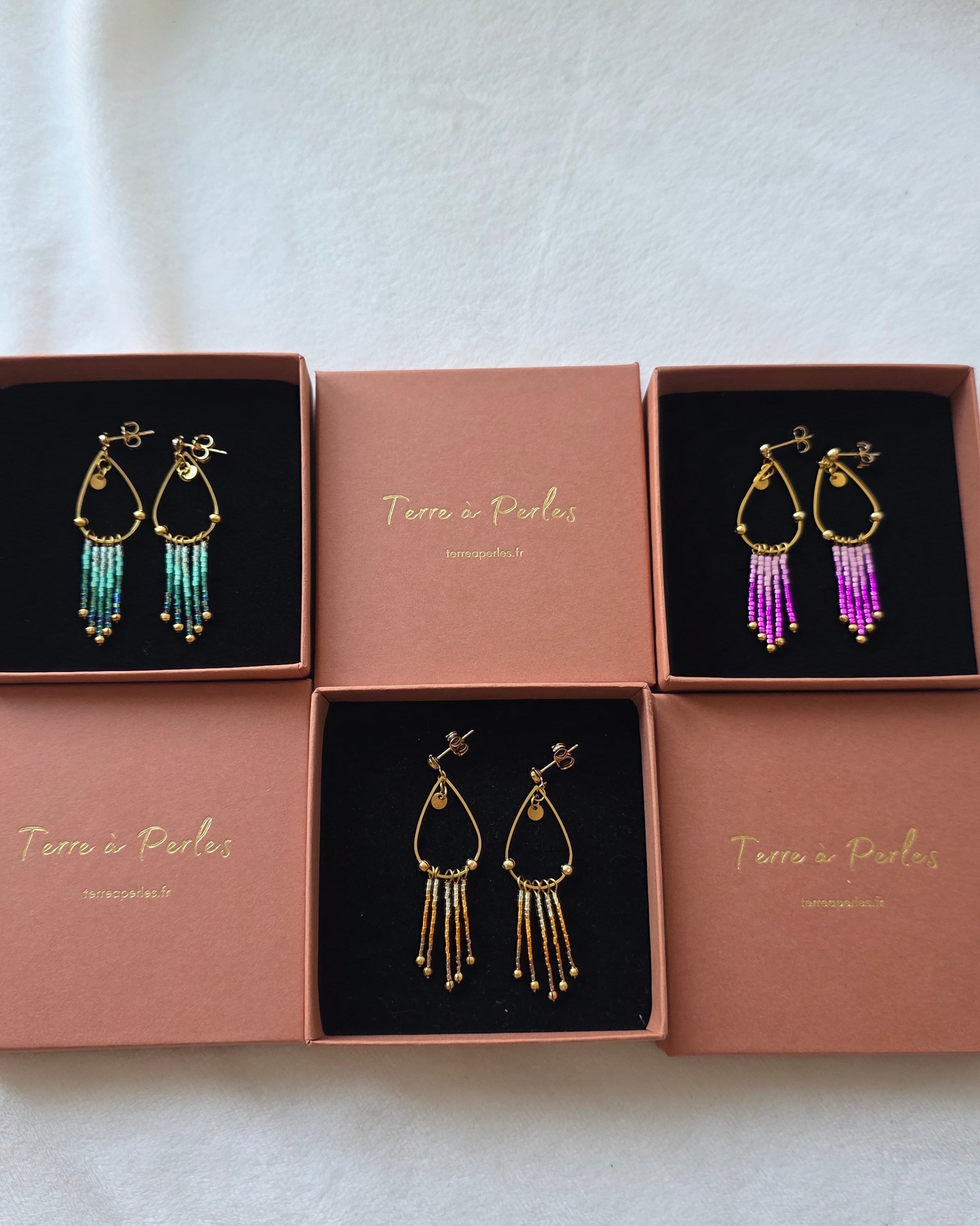 Collection de boucles d'oreilles à franges en perles de verre colorées, coffrets acier inoxydable doré - Terre à Perles