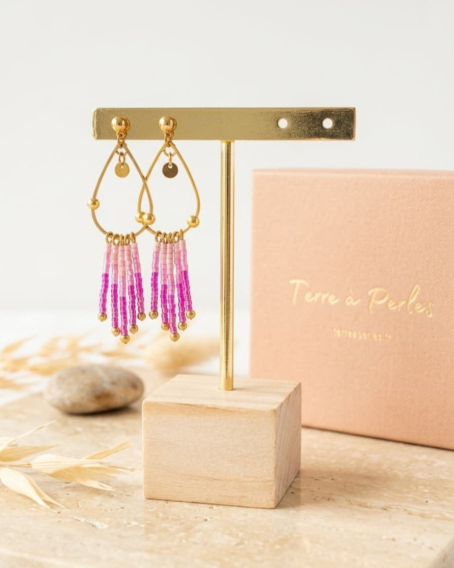 Boucles d'oreilles à franges perles de verre dégradé rose et fuchsia, acier inoxydable doré - Terre à Perles