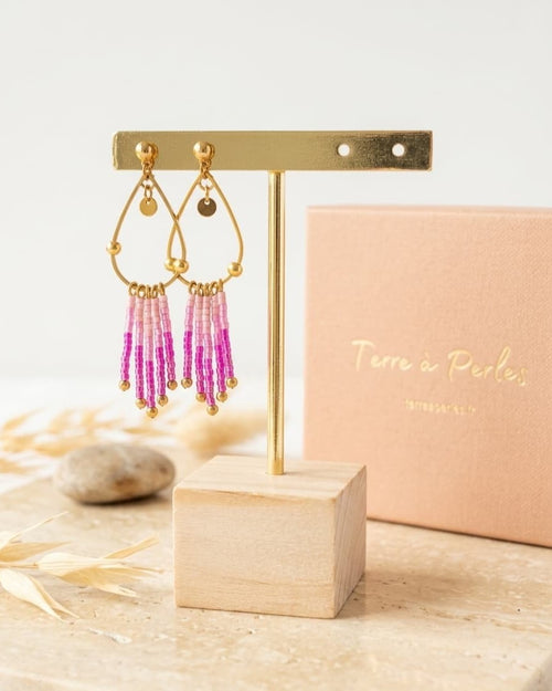 Boucles d'oreilles à franges perles de verre dégradé rose et fuchsia, acier inoxydable doré - Terre à Perles