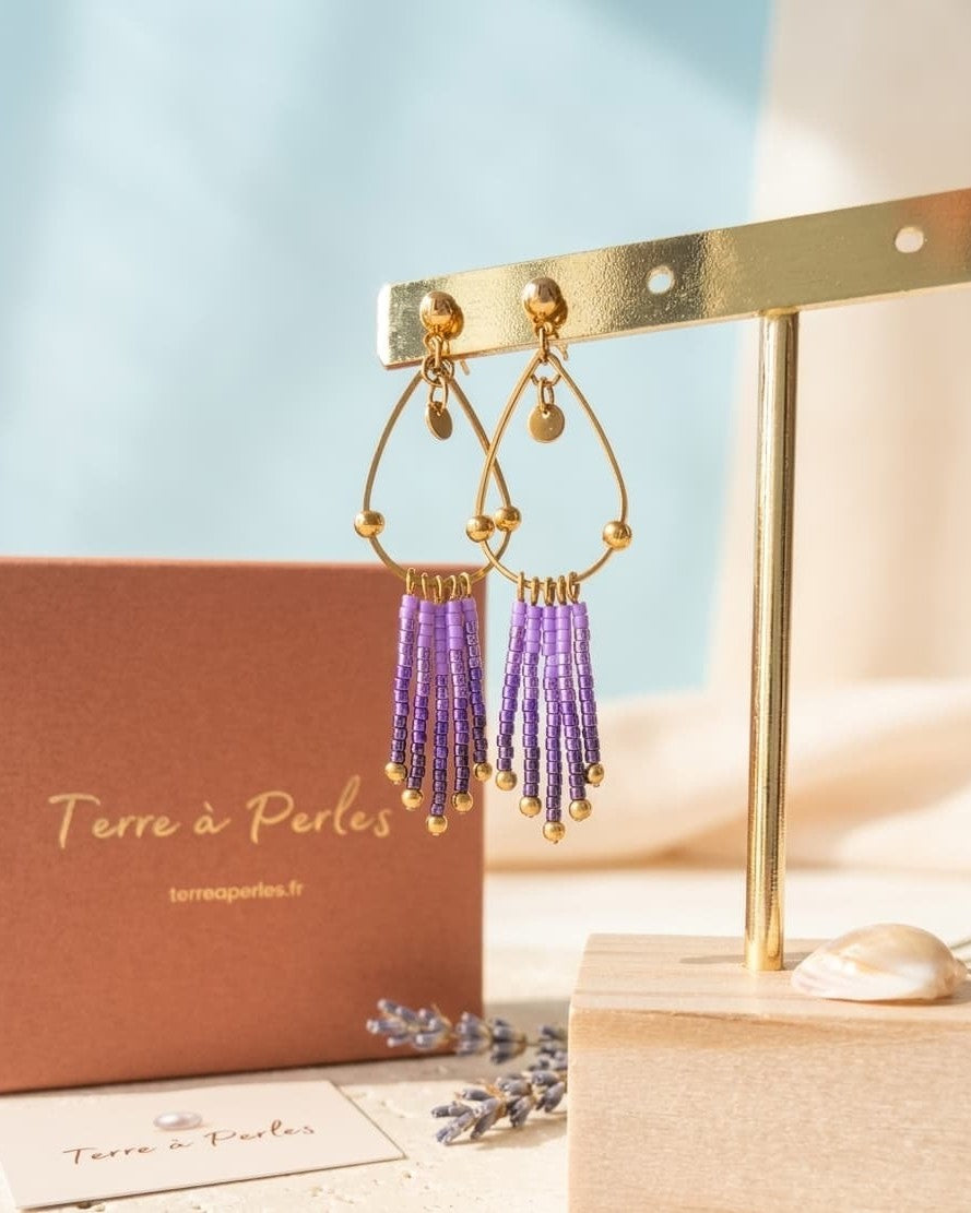 Boucles d'oreilles à franges perles de verre dégradé violet et mauve, acier inoxydable doré - Terre à Perles