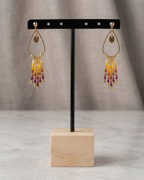 Boucles d'oreilles à franges Sunshine, perles moutarde, prune et ivoire, finition acier inoxydable doré - Terre à Perles.