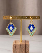 Boucles d'oreilles Shine Like a Diamond perles de verre motif losange bleu et vert menthe, acier inoxydable doré - Terre à Perles