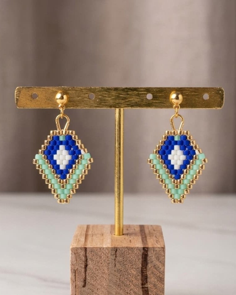 Boucles d'oreilles Shine Like a Diamond perles de verre motif losange bleu et vert menthe, acier inoxydable doré - Terre à Perles