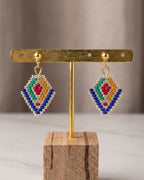 Boucles d'oreilles Shine Like a Diamond perles de verre motif losange bleu, vert et rouge, acier inoxydable argenté - Terre à Perles