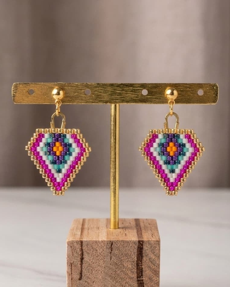 Boucles d'oreilles Shine Like a Diamond perles de verre motif losange fuchsia, violet et orange, acier inoxydable doré - Terre à Perles