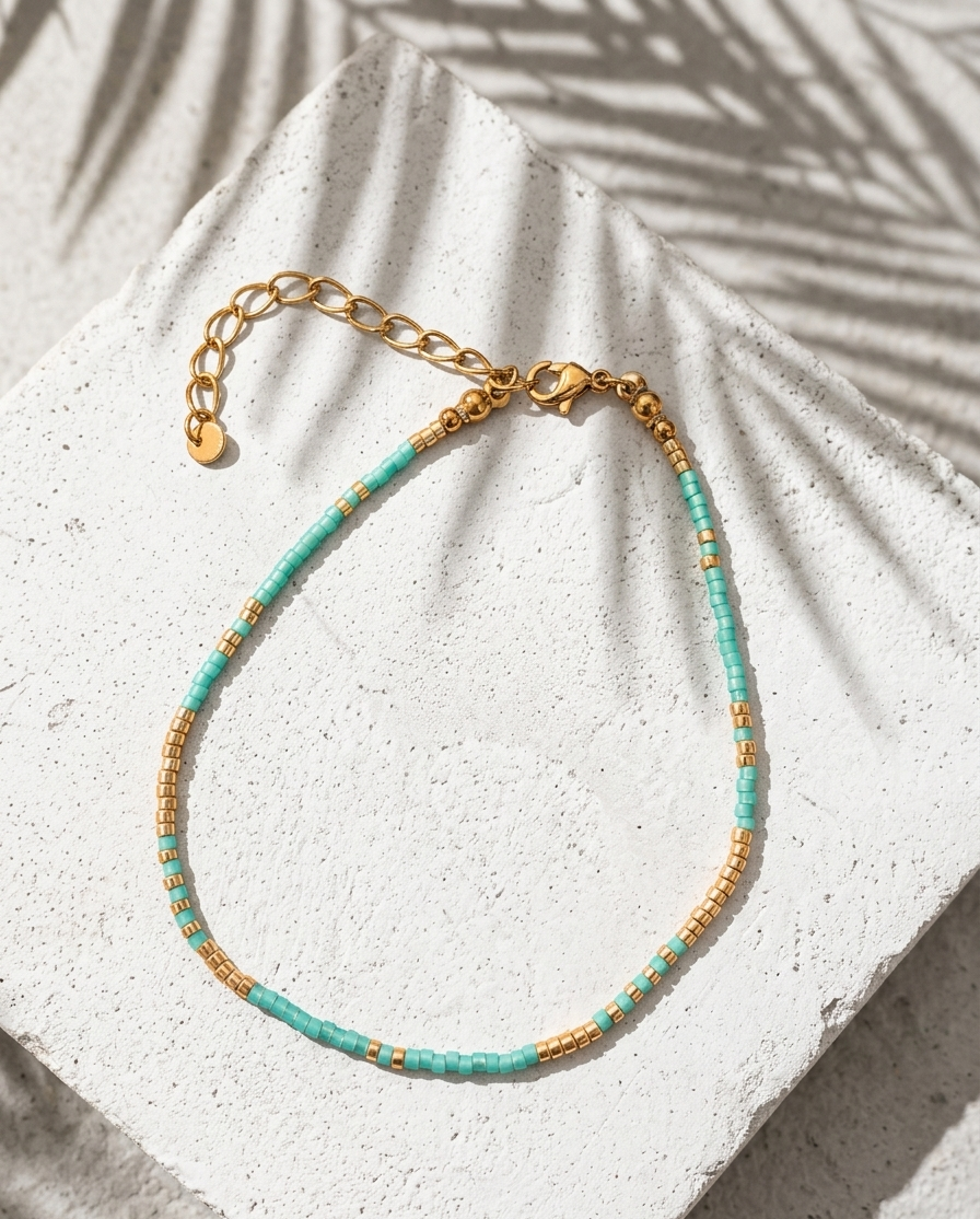 Bracelet de cheville en perles Miyuki turquoise et doré avec chaînette réglable, fabriqué artisanalement par Terre à Perles