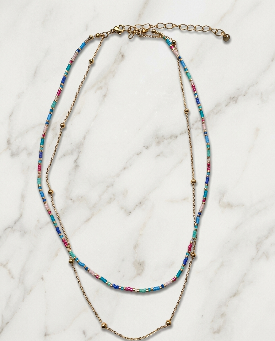 Collier Double Rang – Perles Colorées & Chaîne Dorée