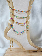 Bracelet de Cheville Double Rang – Perles Colorées & Chaîne Dorée
