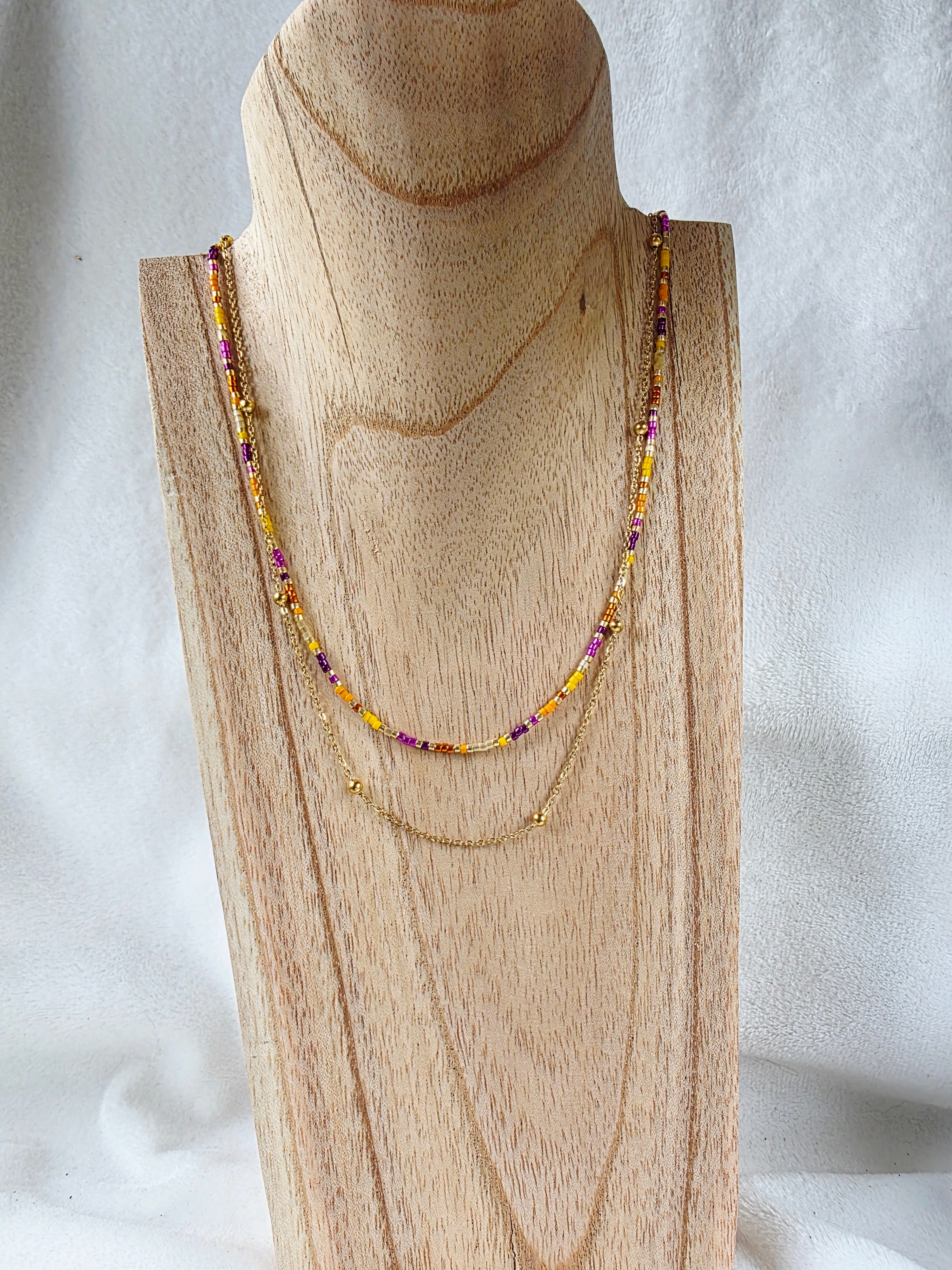Collier Double Rang – Perles Colorées & Chaîne Dorée