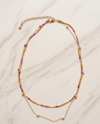 Collier Double Rang – Perles Colorées & Chaîne Dorée